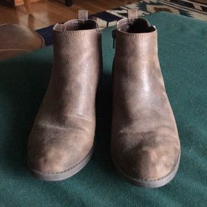 Brown ankle boots low stacked heel